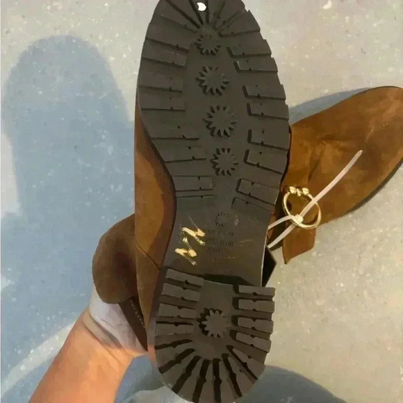 STUART WEITZMAN
Luxering Booties - Picture 6 of 10